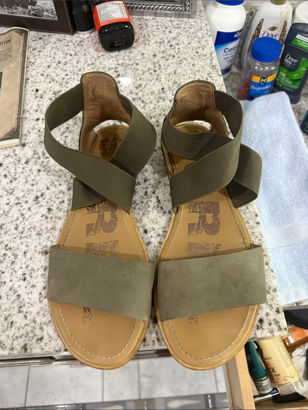 Sorel Olive Green padded sole Cross-Strap Flat Sandals - Women